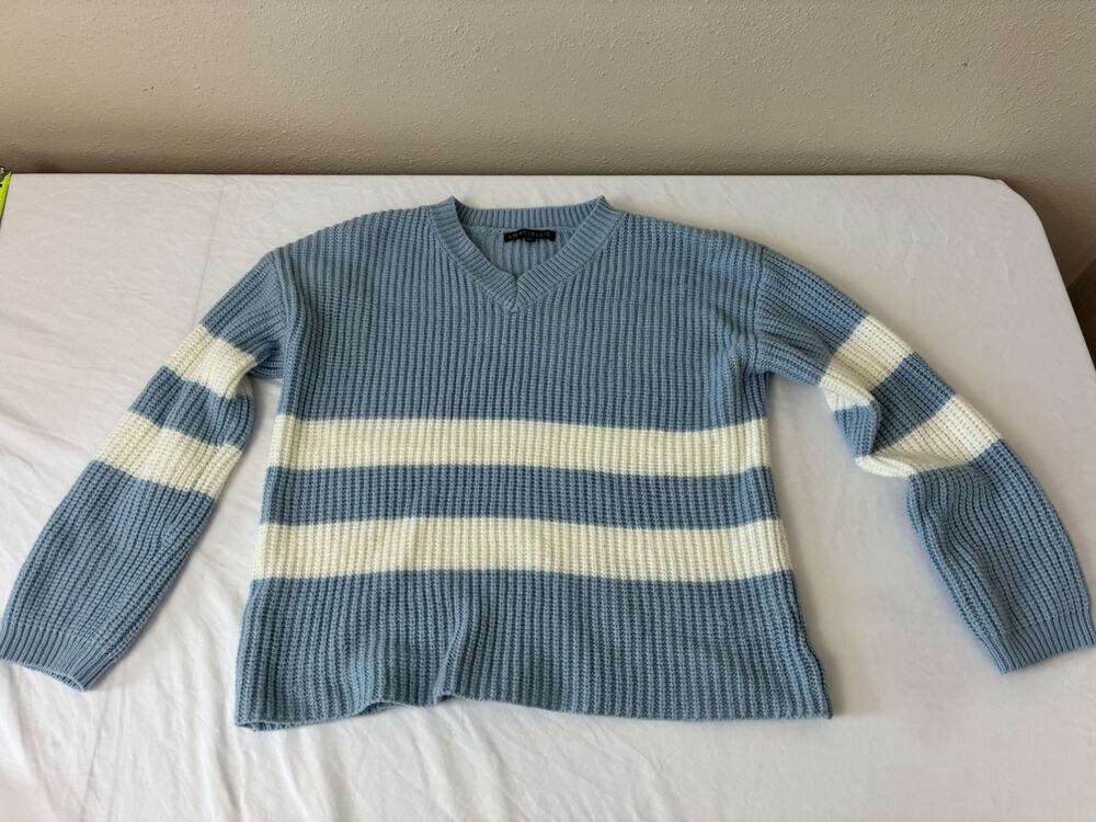 Love Ellie Blue White X-LARGE Long Sleeve V Neck Chunky Sweater